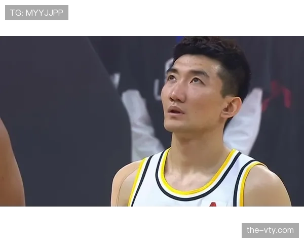 孙铭徽训练完直接啃鸡腿，这自律和放纵切换得太丝滑了