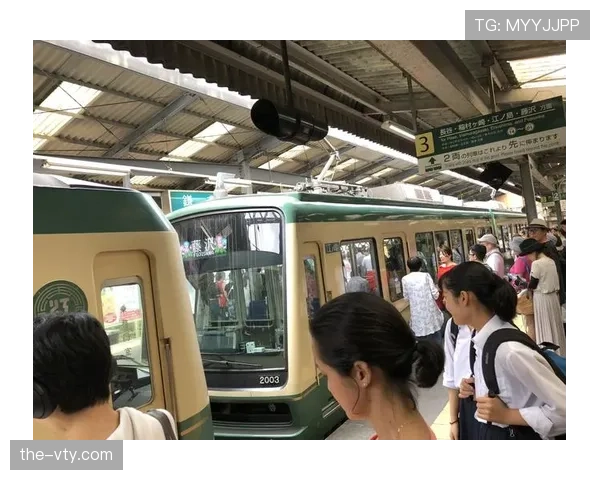 娜奥米·大阪随手一杯咖啡的价钱能交我一年的房租，尴尬又羡慕